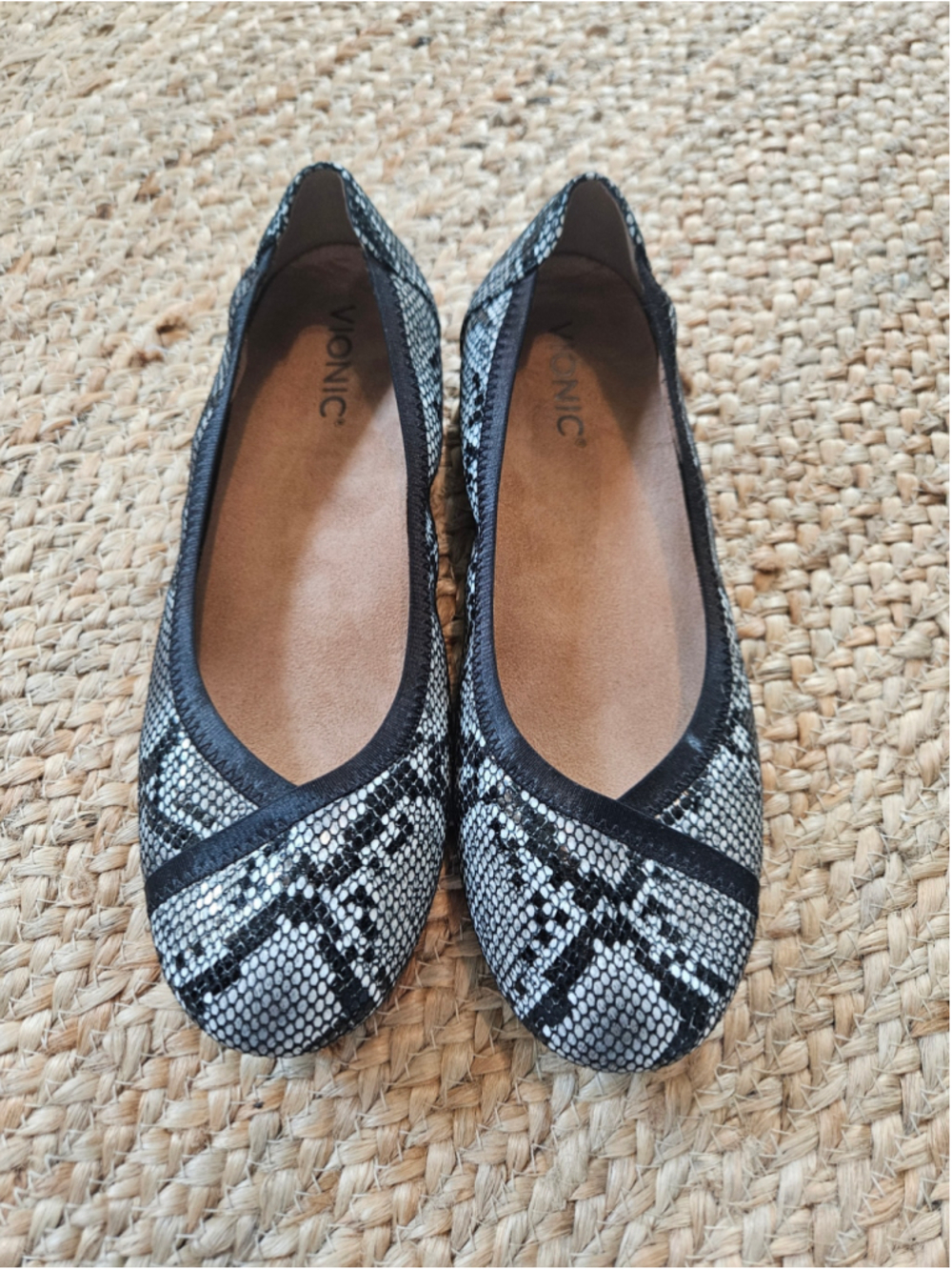 Vionic Spark Caroll Snake Natural Slippers Flats Orthopedic Comfort 8.5